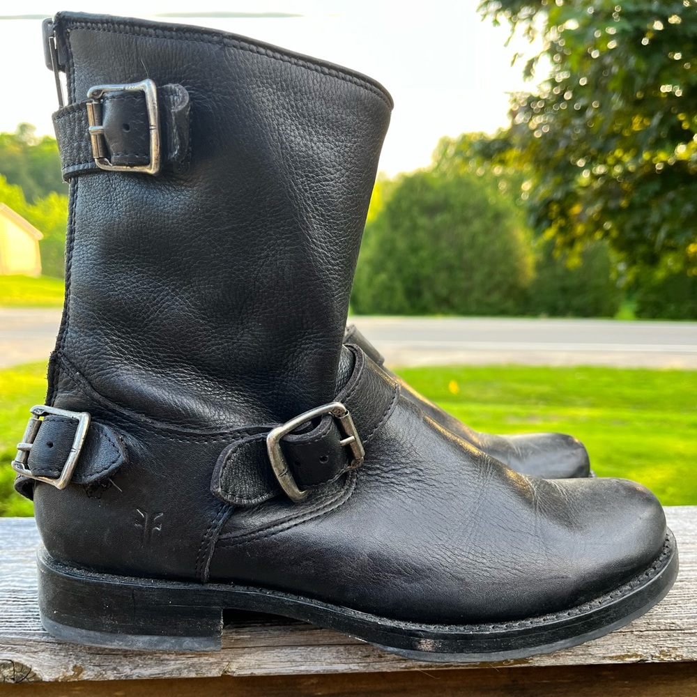 Frye Veronica Back Zip short black leather motorcycle boots (#76603) s8 PRELOVED